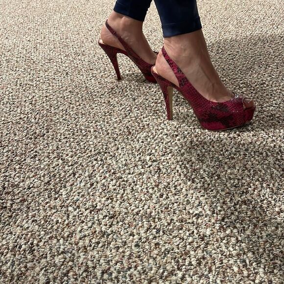 Vero Cuoio Hot Pink Snakeskin Heels - Picture 2 of 5